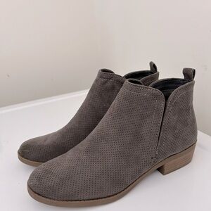Universal Thread Gray Booties Size 8